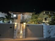 Casa com piscina, churrasqueira e ar condicionado em condomínio