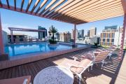 The Rose 307: Modern City Apartment with Pool