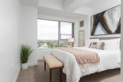 High Rise Retreat w City Skyline Views Shared Gym