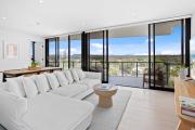Palm Beach Luxury Apartment with Hinterland Views