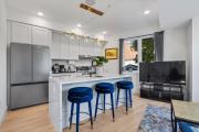 Modern 5-Bedroom Apartment with Rooftop & Garden in Capitol Hill