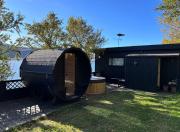 Cosy lakeview cabin 45 minutes from Reykjavik