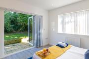 The Bluebird Apartment, Built in 2023, 2 minutes walk to JR Hospital & Manor, Ideal for Oxford Brookes University
