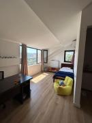 მყუდრო სახლი ფუნიკულიორის პარკთან