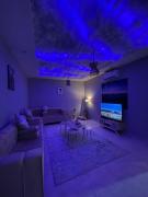 شقة أنيقة بمدخل خاص وكراج