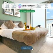 2 Bedroom 2 Bathroom Apartment - City Centre - Free Parking, Fast Wifi, Juliet Balcony and Smart TV with SkyTV and Netflix by Yoko Property