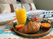 The Art Gallery Guest House - Newport Cozy 3-Bedroom Home