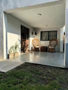 Casa Milos para dos personas frente al rio