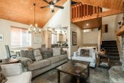 Mammoth Gateway Village #3 - 3 Bed + Loft, Sleeps 10, Private Hot Tub