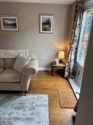 Garden Flat near train station