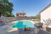 Malerische Villa mit Privatpool, mediterranem Garten, Outdoor-Kueche, Waschmaschine, Trockner