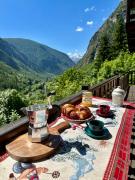 Cozy Three-Room Apartment with Mountain View & Parking - Ussin Chalet - Valtournenche