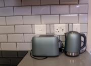 7 Elizabeth Place - Beautiful self catering 1 bedroom unit next to Kyalami Racetrack with free WiFi - swimming pool gym and restaurant - Perfect for a couple in Midrand Waterfall