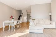 Bright 3BR duplex flat with a terrace in Clapham