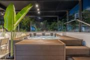 Private Sauna Jacuzzi Billiard Gym Luxury Retreat