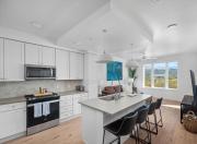 Top VIEWS! Capital building! Rooftop pool gym bowl