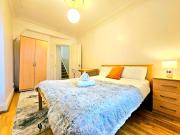 Beautiful Kensington Home with 4 beds, only 3 Minutes walk to Earls Court Station