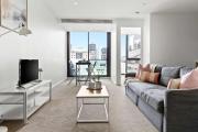 Chic City Views Modern Comfort Near Southern Cross