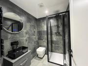 Luxury 2 Bed Apartment - Contractor Friendly - FREE Parking - WIFI & High Tech - 2 Bathrooms -