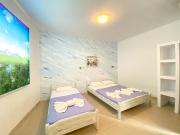 Top Emporio Santorini