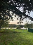 Maison champêtre avec vue sur un étang