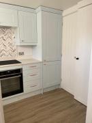 Modern Luxe Maisonette Near Station With Free Parking