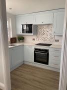 Modern Luxe Maisonette Near Station With Free Parking