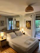 Quiet Apartment with Garden View in Kolonaki