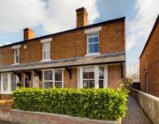 Cozy Victorian Cottage near town-pretty and modernised