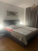 Geräumige Gästewohnung Andi im Herzen von Rastede - Küche - WLAN - Stellplatz