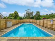 Grain Store, Nr Barnstaple with outdoor seasonal pool, free wifi and on-site parking