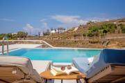 Kastro Shared Pool Suites