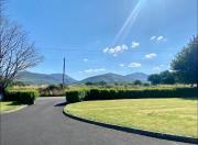 2 Bed Flat - Sleeps 4 - Garden - Parking - Wifi