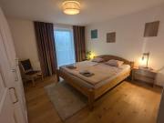 Privatzimmer und Küche mit Balkon und Ausblick