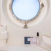 Boat suite - A Unique Houseboat Stay in Amsterdam