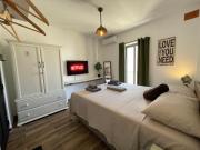 Industrial Cozy Apartment in Bugibba, Prime Location