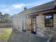 Roundhouse, Nr Barnstaple with outdoor seasonal pool, free wifi and on-site parking