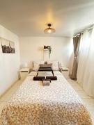 Studio et Projecteur à 100 m du Métro