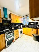 Spacious 3 Bedroom Flat Spacious 3 Bedroom Flat