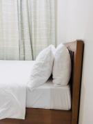 Modern City Escape Near MOA and Airport with Balcony and Fast WiFi