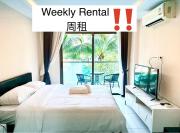 Beautiful Queen Bedroom With Pool View - Not A Hotel