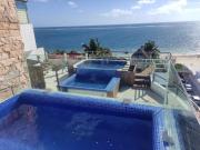 Bonita habitación con pequeña piscina a aire libre