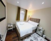 Modern En-Suite Garden View Room