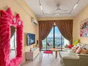 FunxVivid Seaview 2BR 2CP near SG CIQ KSL ZooJB Free Netflix WiFI