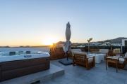Cabo PH Stunning Rooftop with Jacuzzi