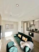 The Florist - 2 Parking Spaces! Close to Hospitals