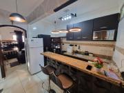 ApMar 15a até 8 pessoas - Pitangueiras Guarujá - 2 minutos da praia - 2 quartos e 1 suíte com Ar Condicionado - 1 Vaga Garagem 24h - Próximo de mercados, bares, restaurantes