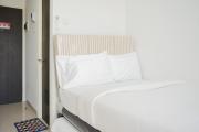 Comfy and Minimalist Studio Room at Serpong Garden Apartment By Travelio