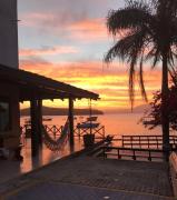 Casa frente ao mar com píer exclusivo