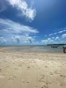 303D Apartamento dois quartos Condomínio Beira Mar